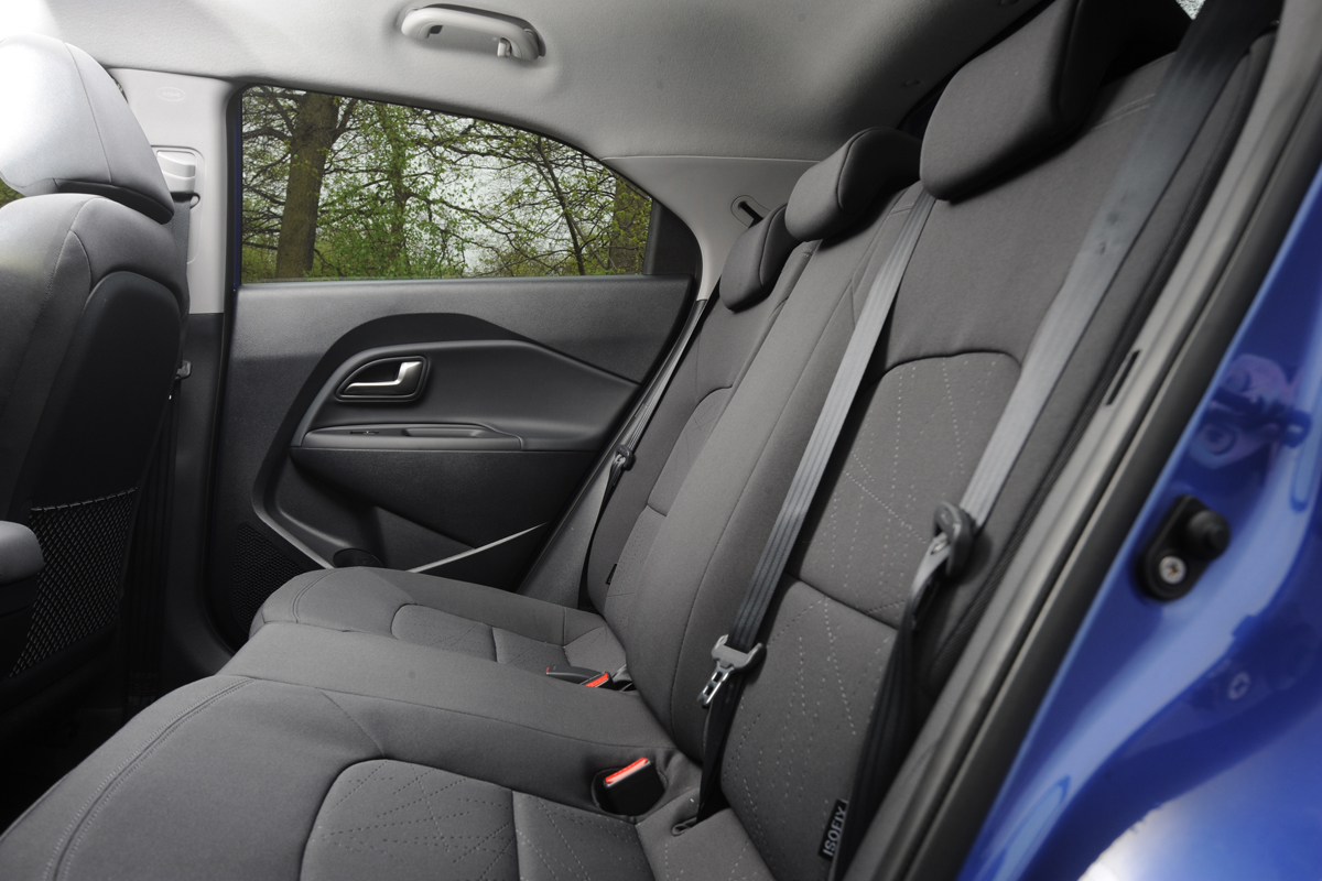 Kia Rio 2 1.25 rear seats