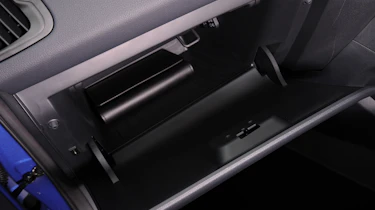 Kia Rio 2 1.25 detail