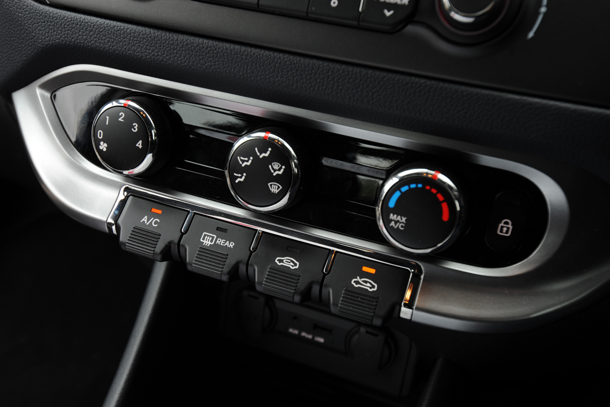 Kia Rio 2 1.25 detail