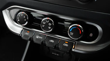 Kia Rio 2 1.25 detail