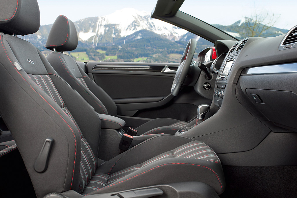 VW Golf GTI Cabriolet interior