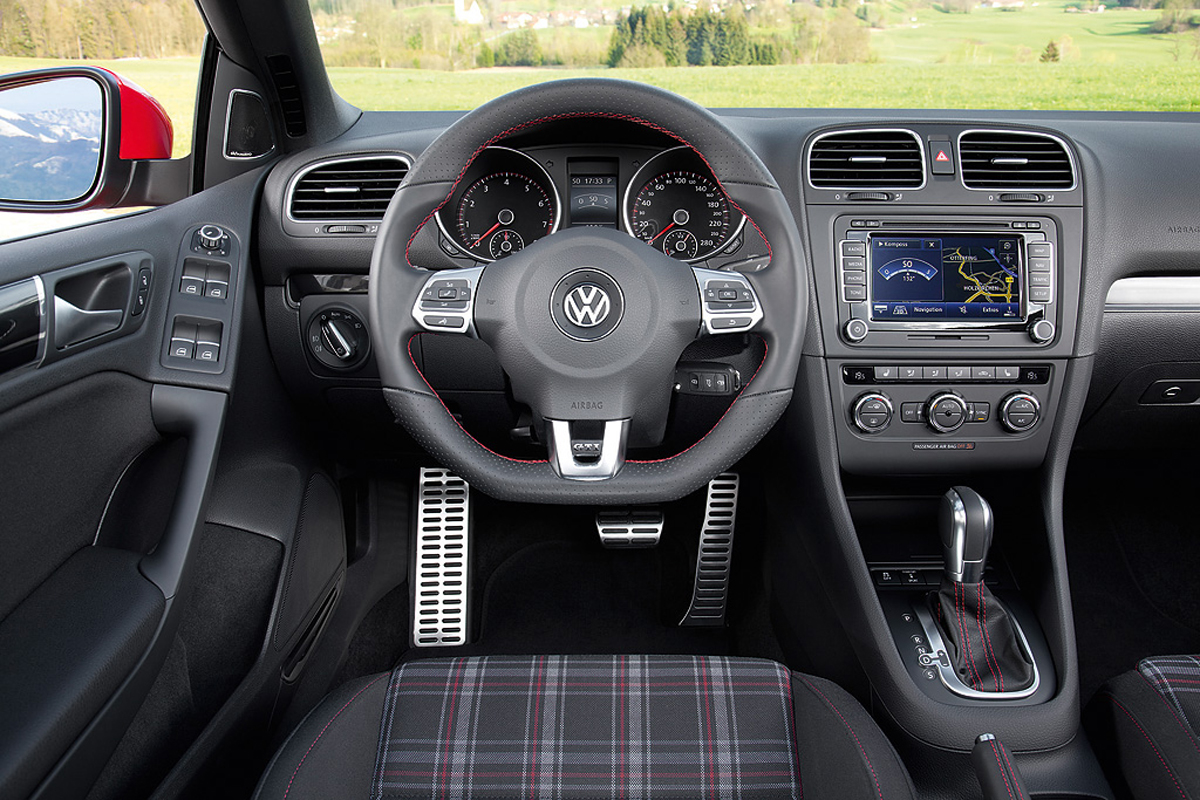 VW Golf GTI Cabriolet dash