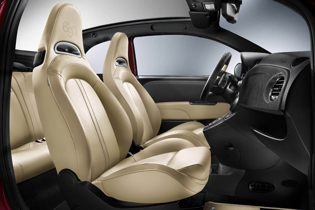 Abarth 695 Maserati Edition cabin
