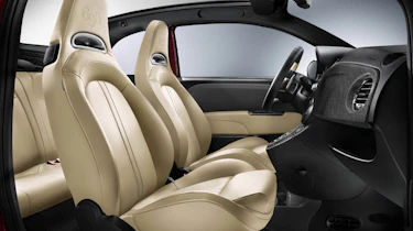Abarth 695 Maserati Edition cabin