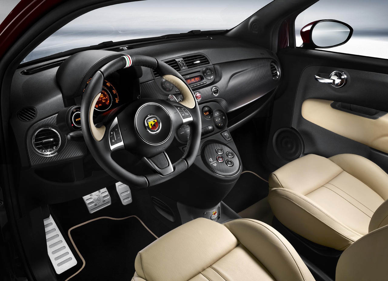 Abarth 695 Maserati Edition dash