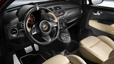 Abarth 695 Maserati Edition dash