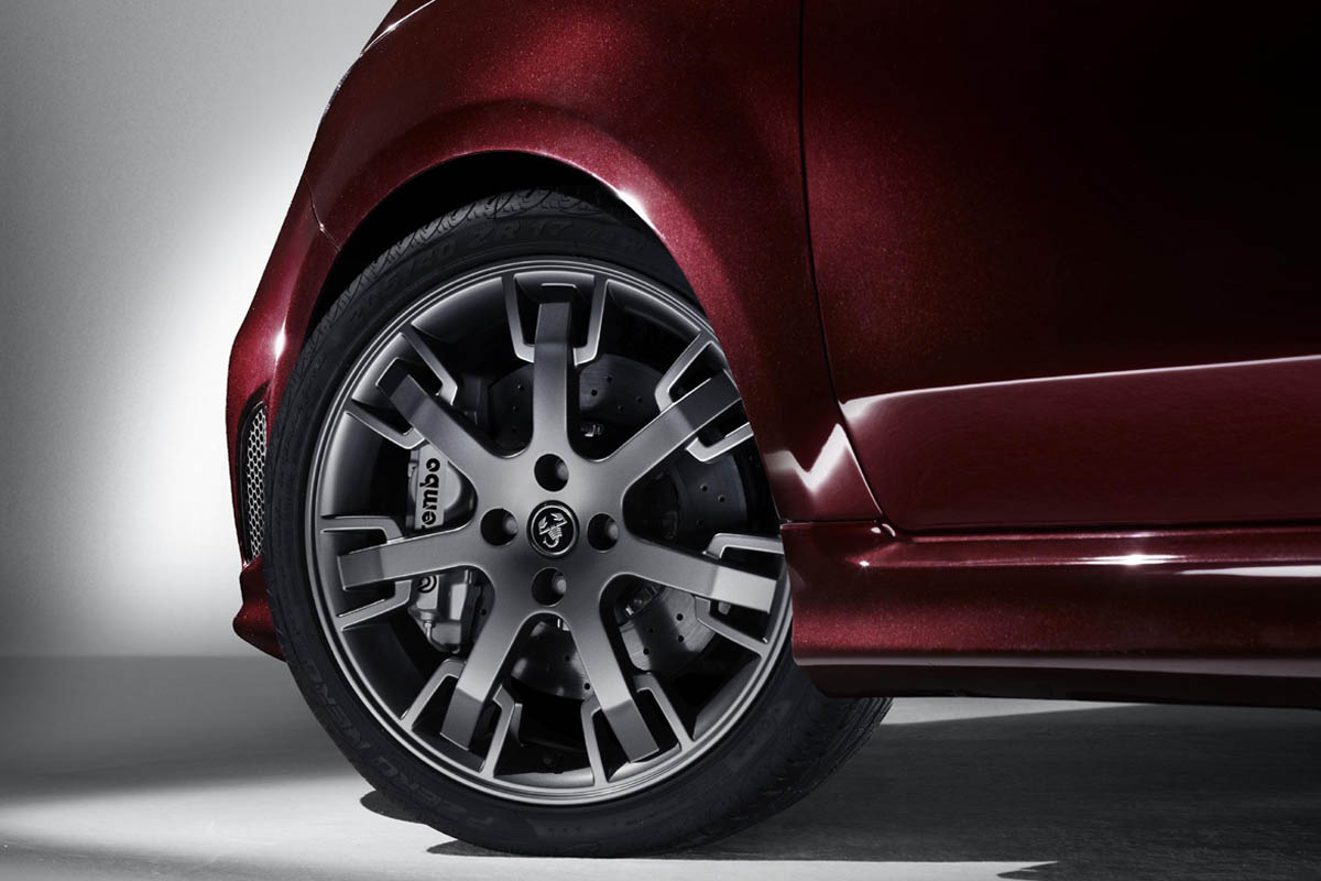Abarth 695 Maserati Edition Neptune alloys