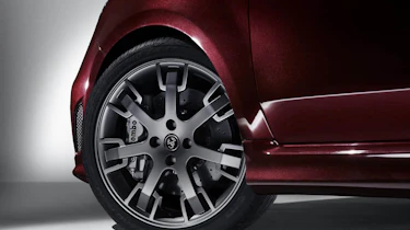 Abarth 695 Maserati Edition Neptune alloys