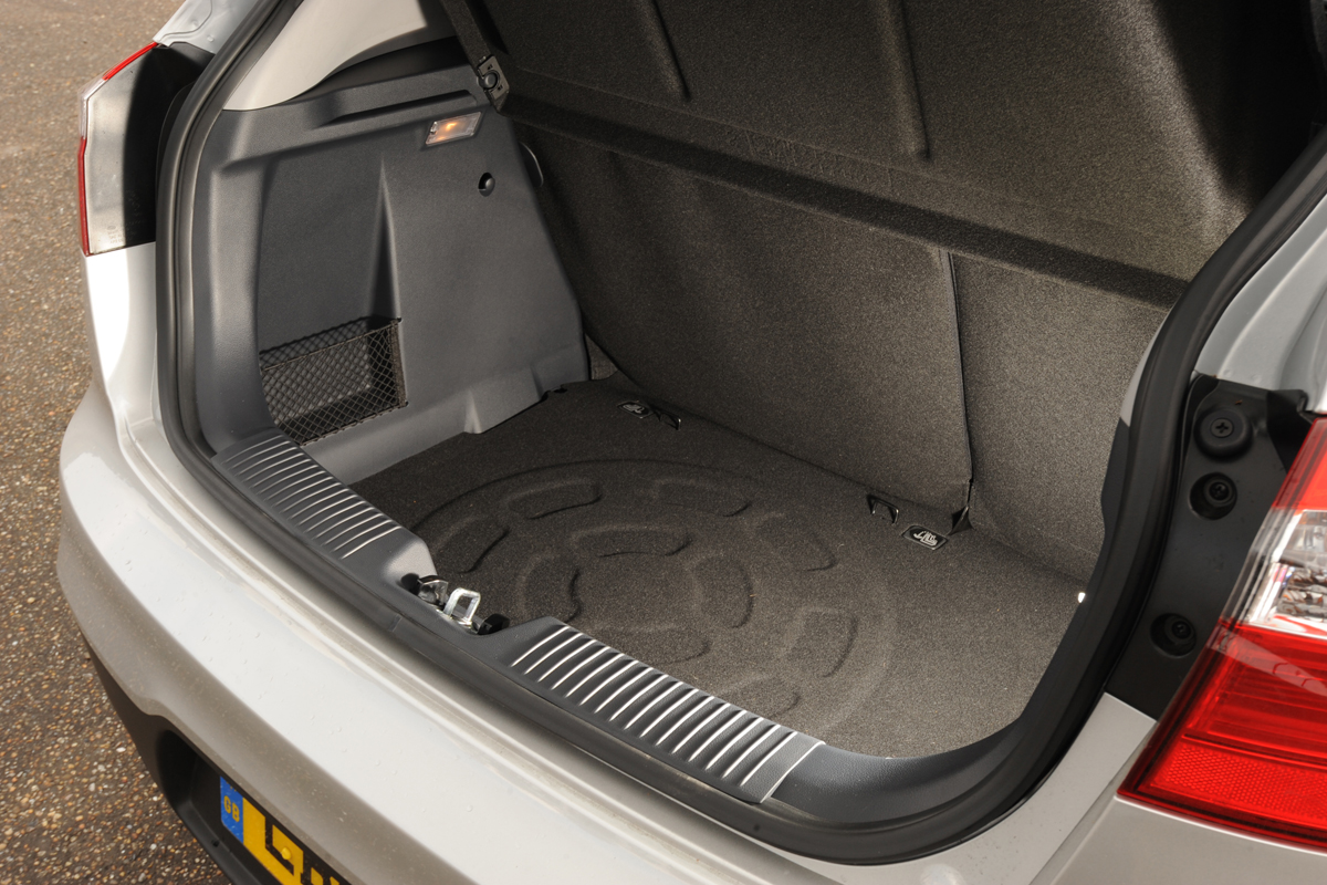 Kia Rio boot