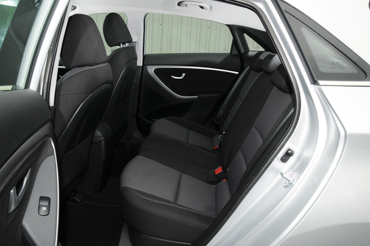 Hyundai i30 1.6 CRDi Style Nav rear seats
