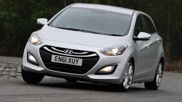 Hyundai i30 1.6 CRDi Style Nav front cornering