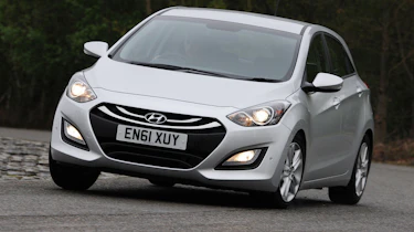 Hyundai i30 1.6 CRDi Style Nav front cornering
