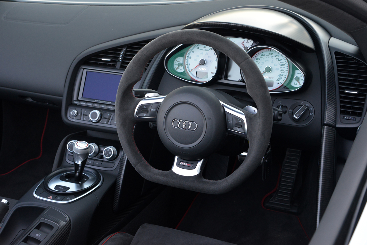 Audi R8 GT Spyder dash