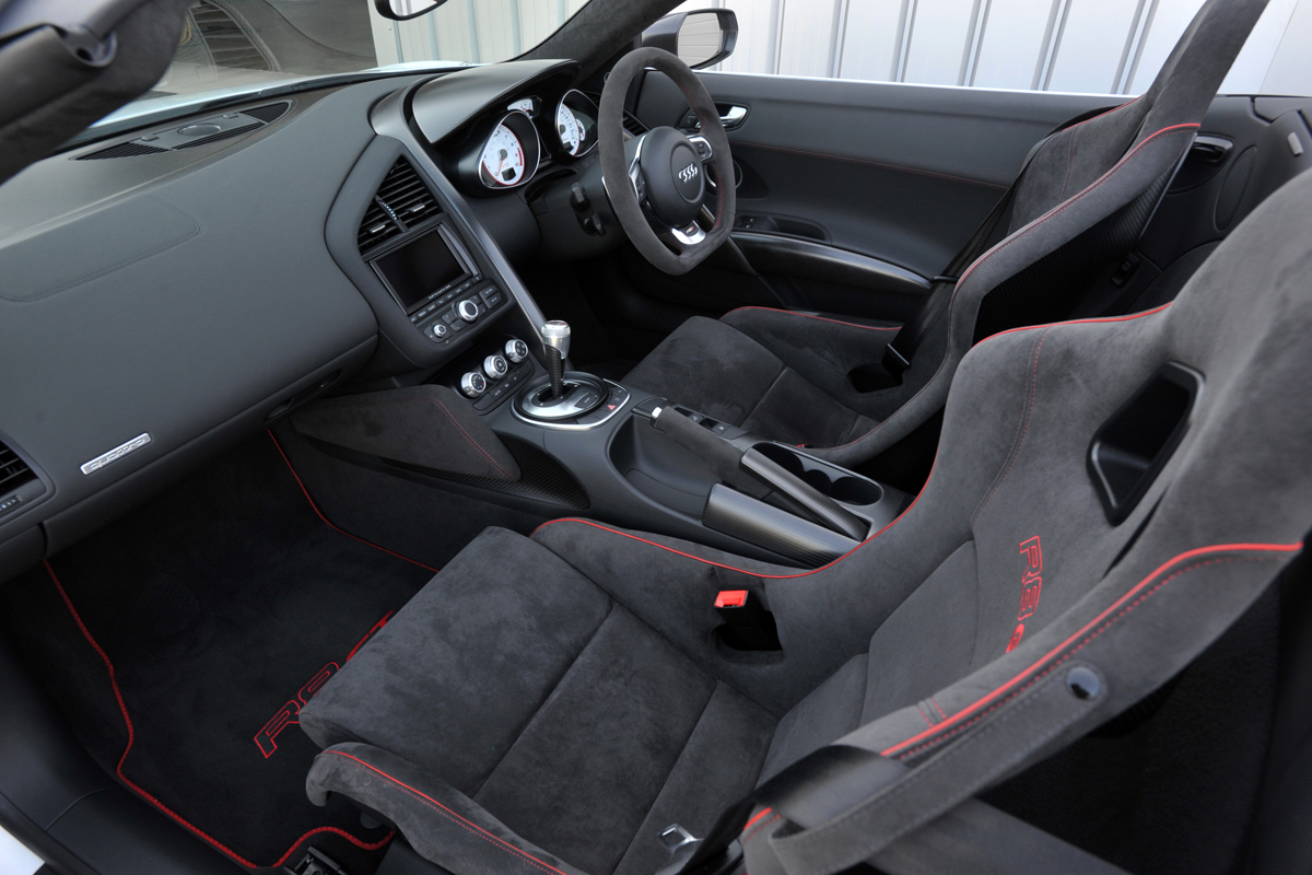 Audi R8 GT Spyder interior