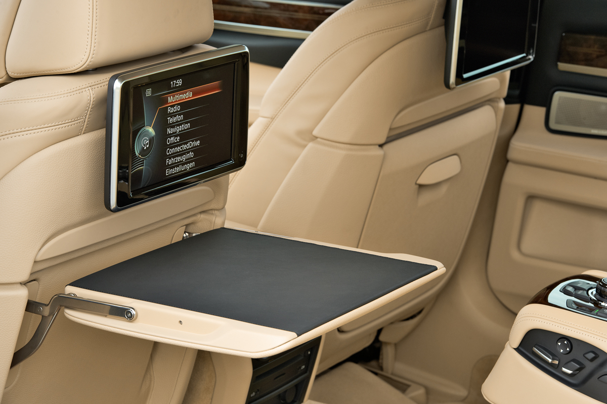 2012 BMW 7 Series interior detail