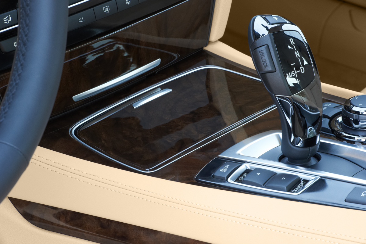 2012 BMW 7 Series detail