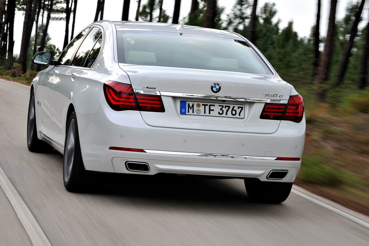 2012 BMW 7 Series rear tracking