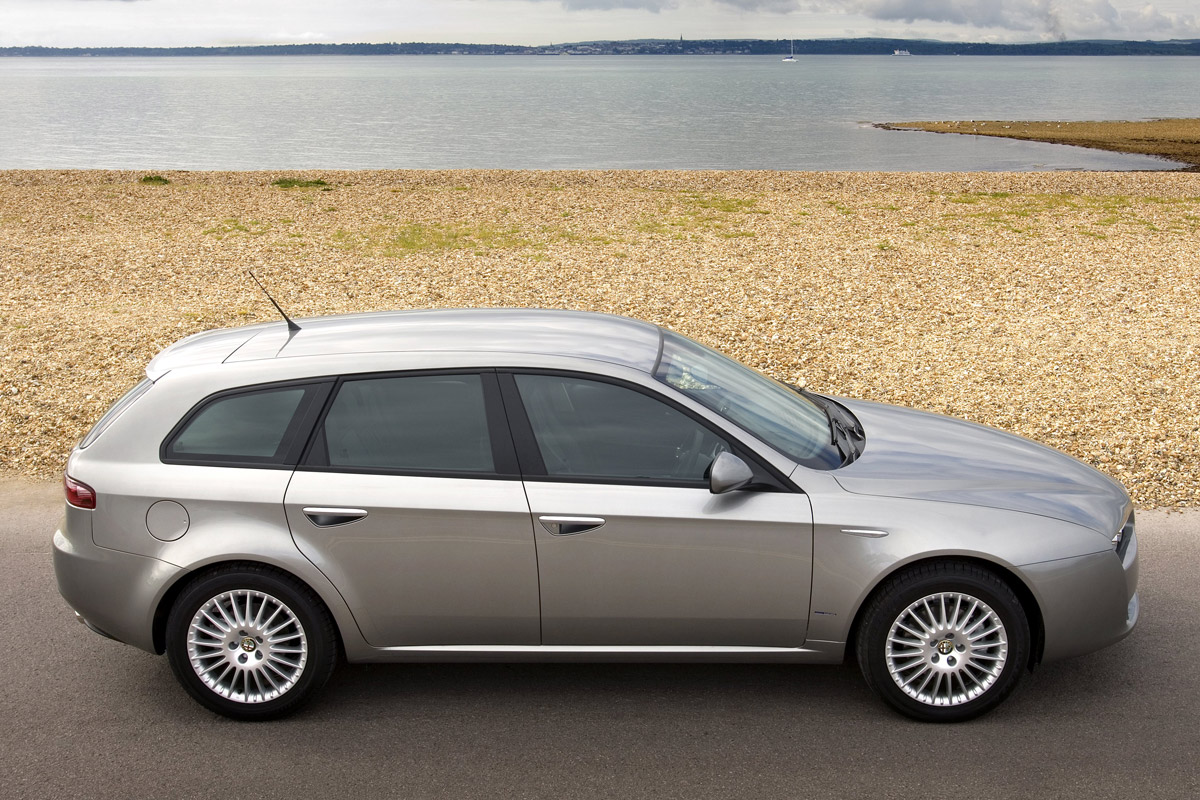 Alfa Romeo 159 Sportwagon estate profile
