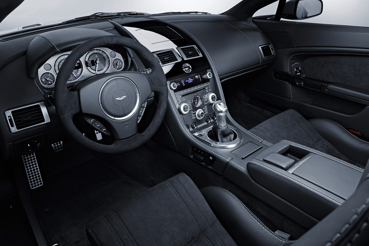 Aston Martin V12 Vantage coupe dash