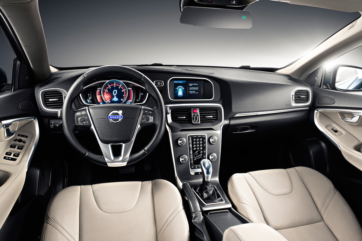 Volvo V40 dash