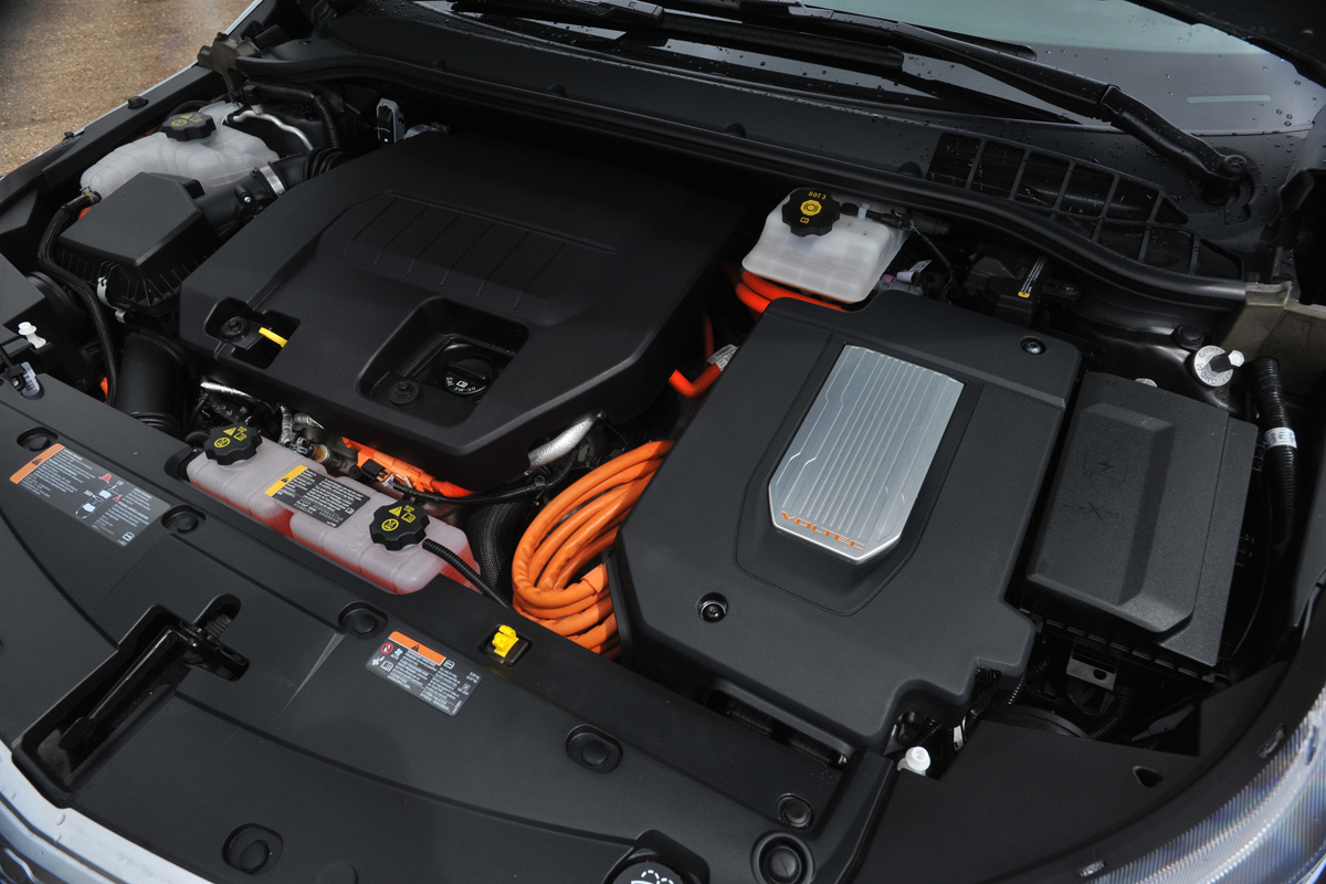 Chevrolet Volt under the bonnet
