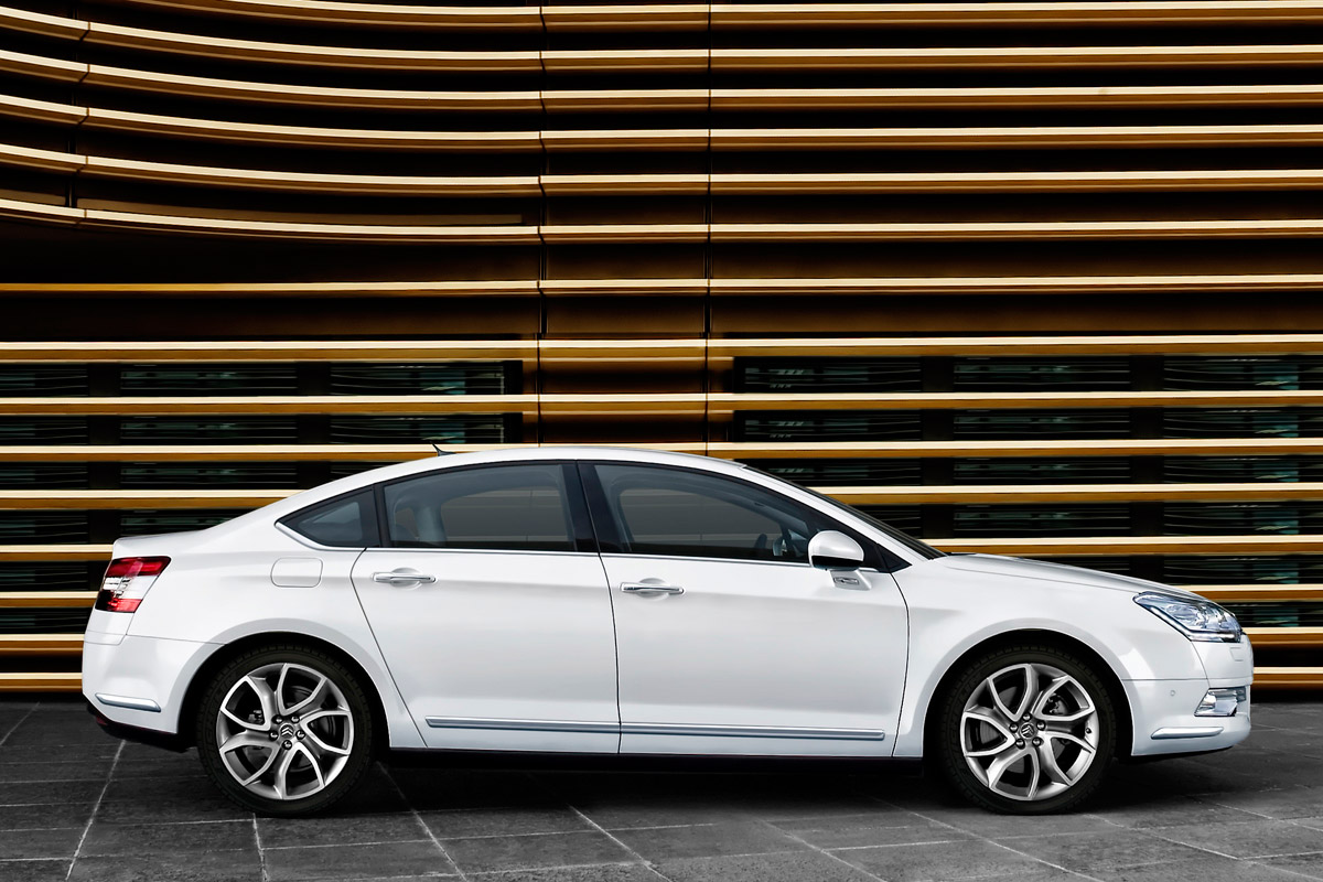 Citroen C5 saloon profile