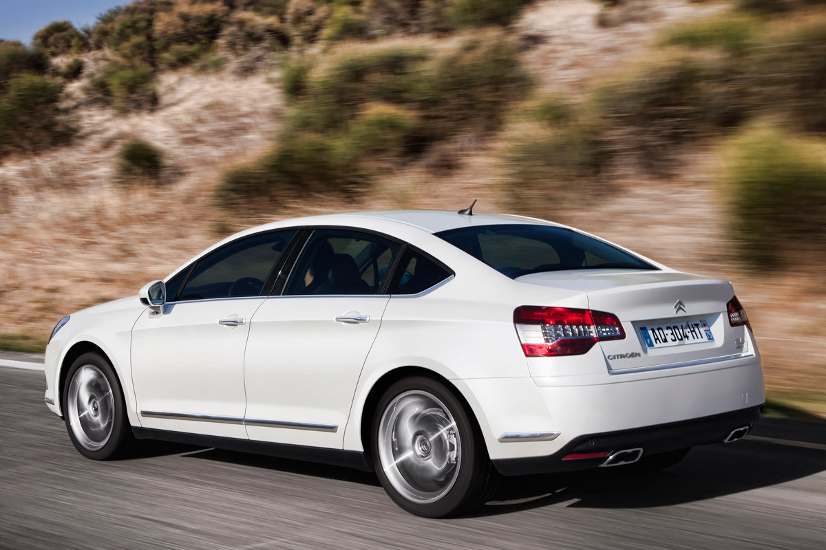 Citroen C5 saloon rear tracking