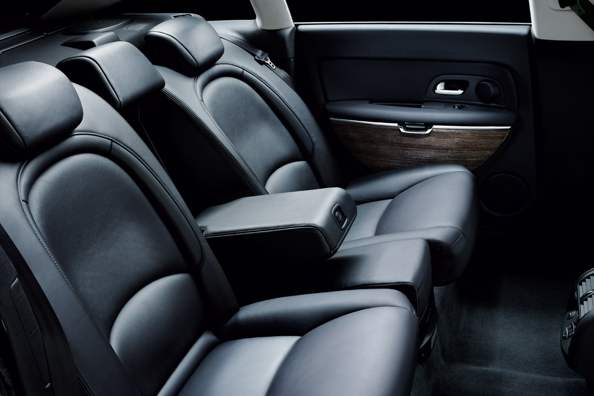 Citroen C6 saloon rear seats