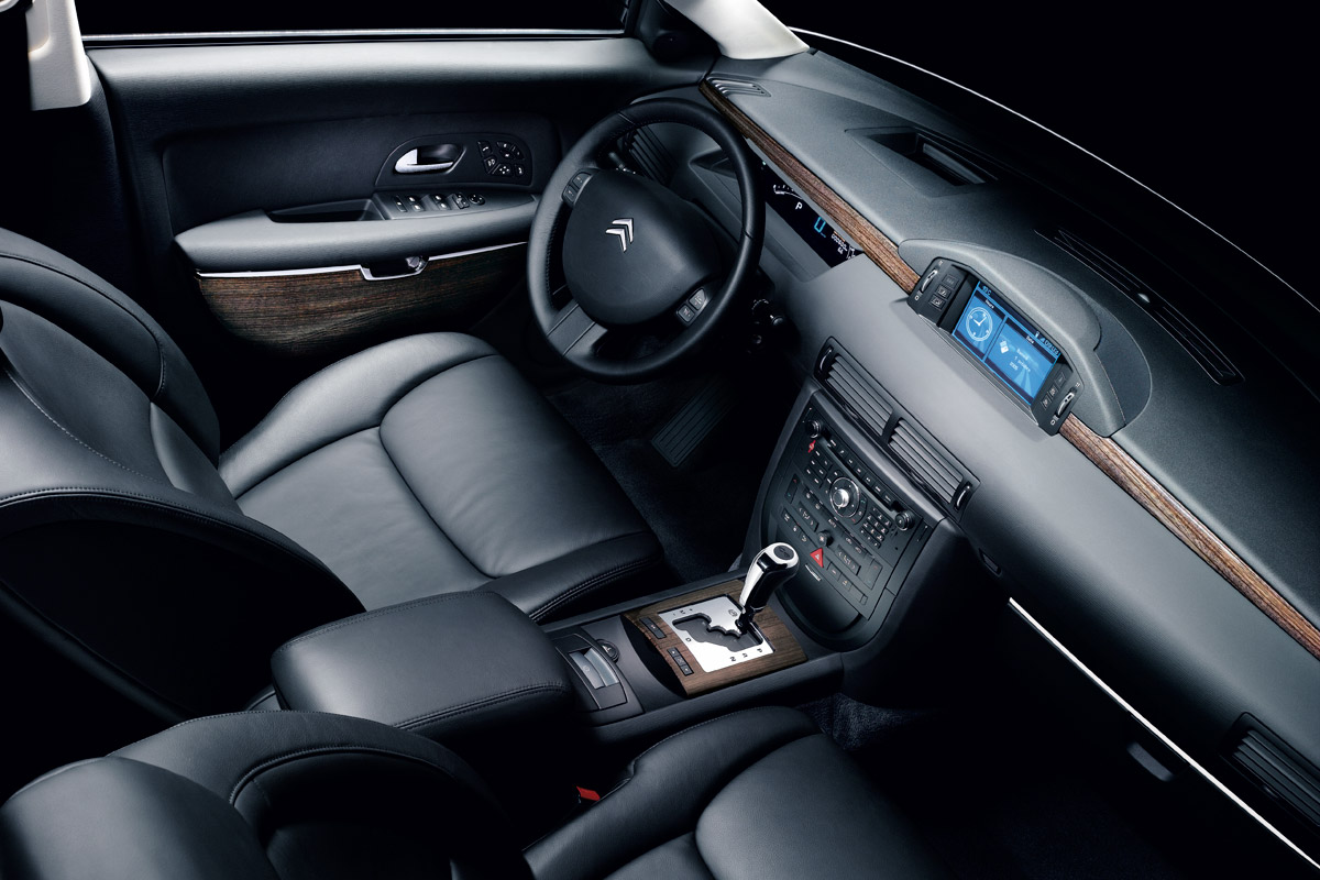Citroen C6 saloon dash