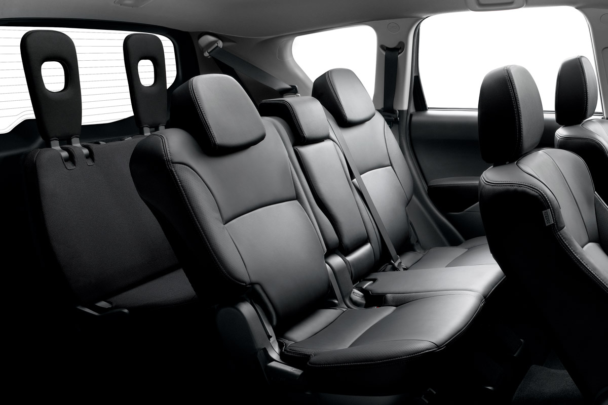 Citroen C-Crosser mpv rear seats