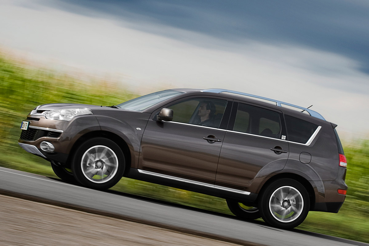 Citroen C-Crosser mpv profile