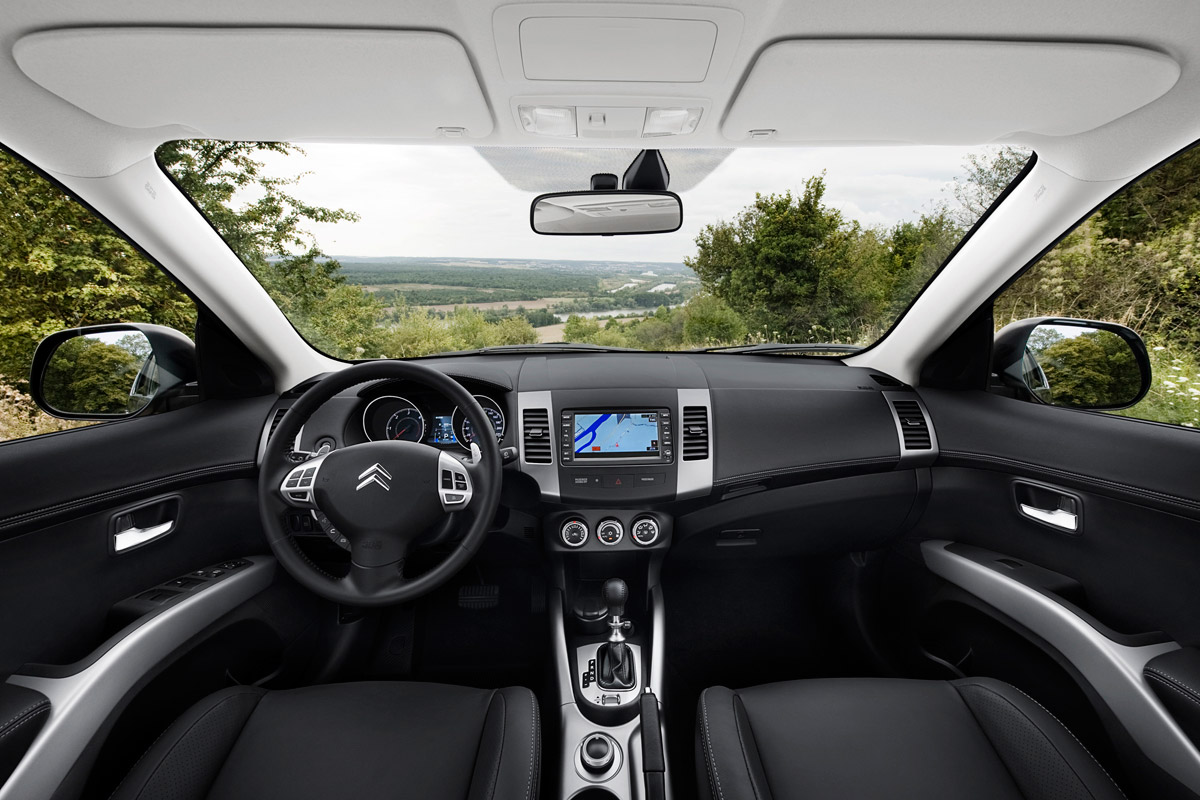 Citroen C-Crosser mpv dash