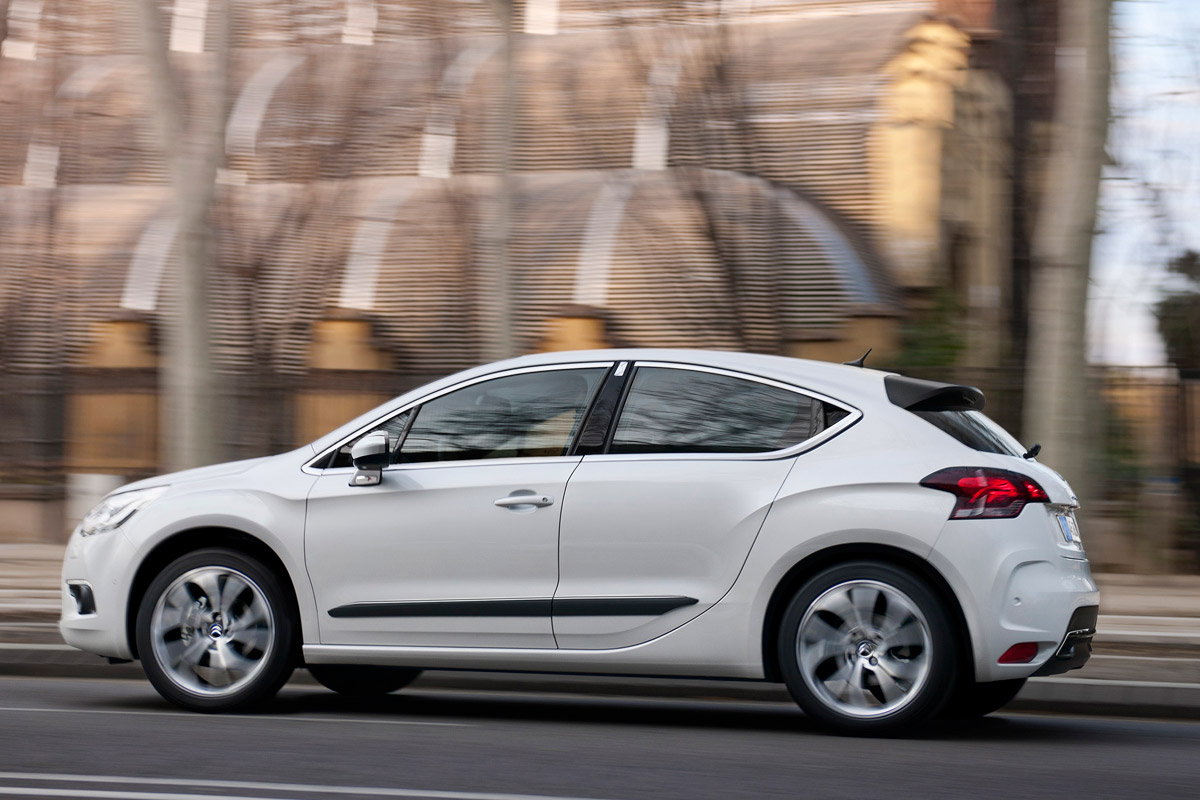 Citroen DS4 hatchback profile