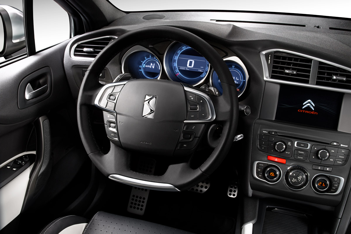 Citroen DS4 hatchback dash