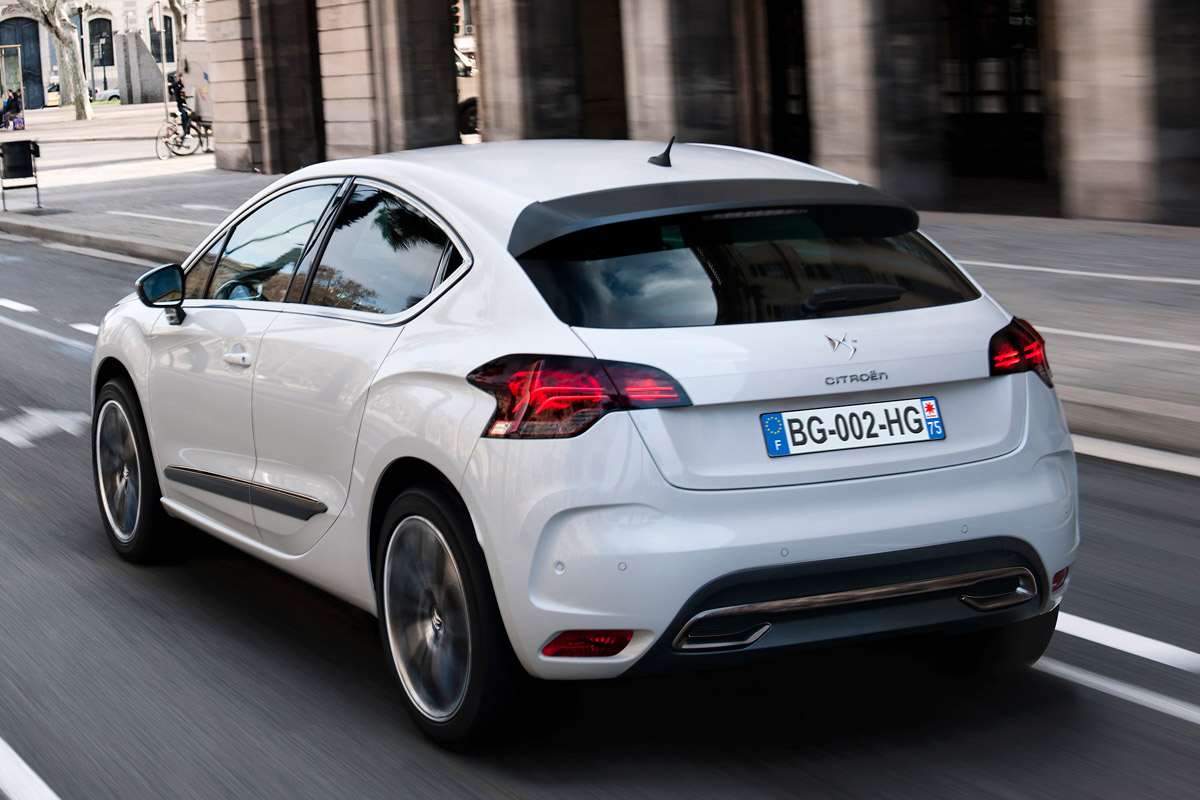 Citroen DS4 hatchback rear tracking