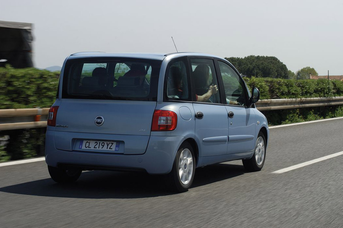Fiat Multipla mpv rear tracking