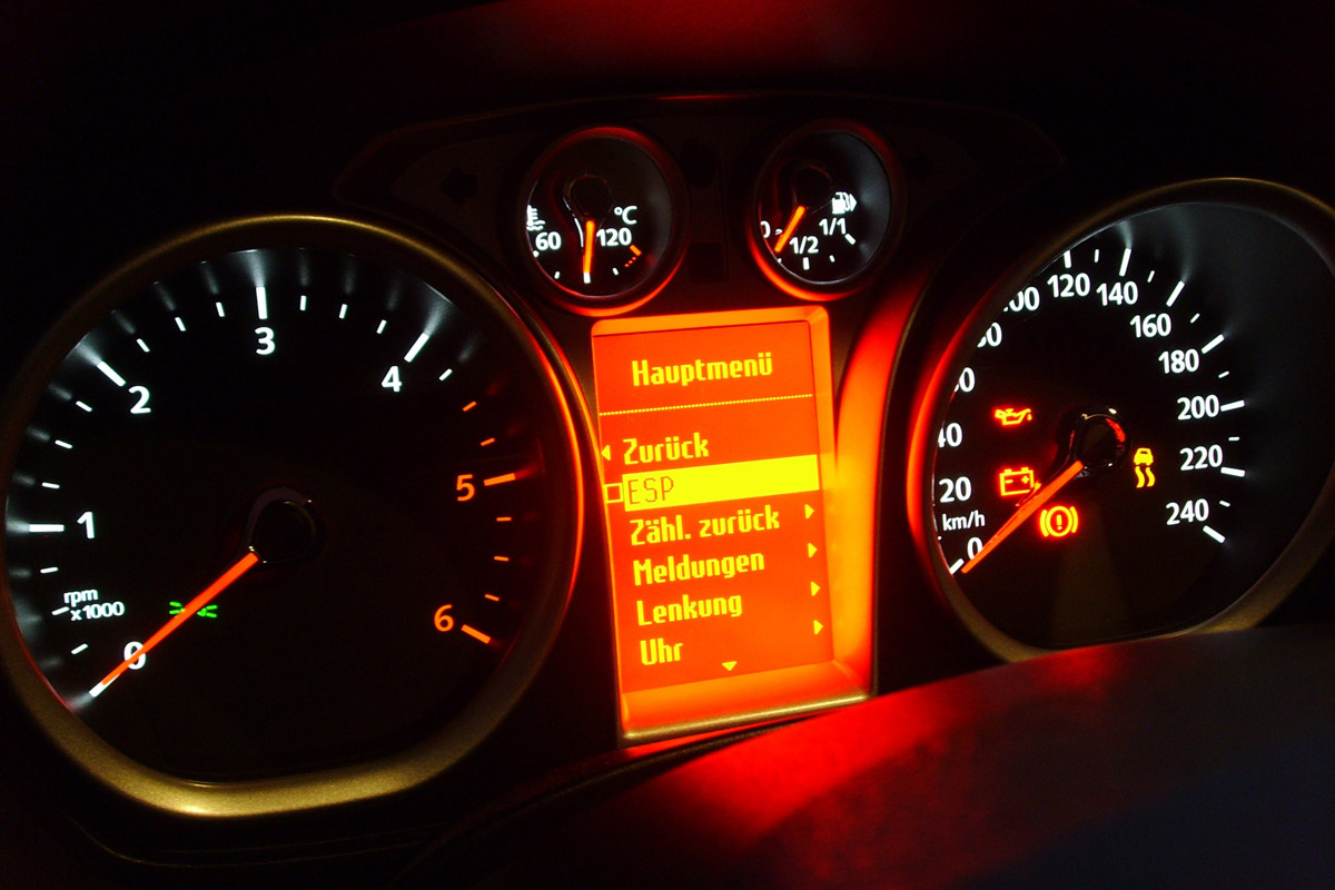 Ford Focus CC convertible interior detail