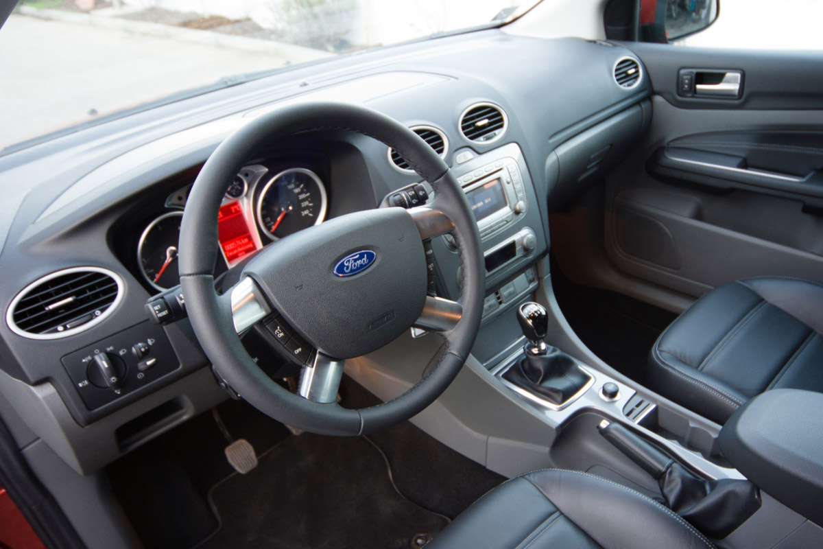 Ford Focus CC convertible dash