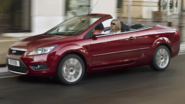 Ford Focus CC convertible front tracking