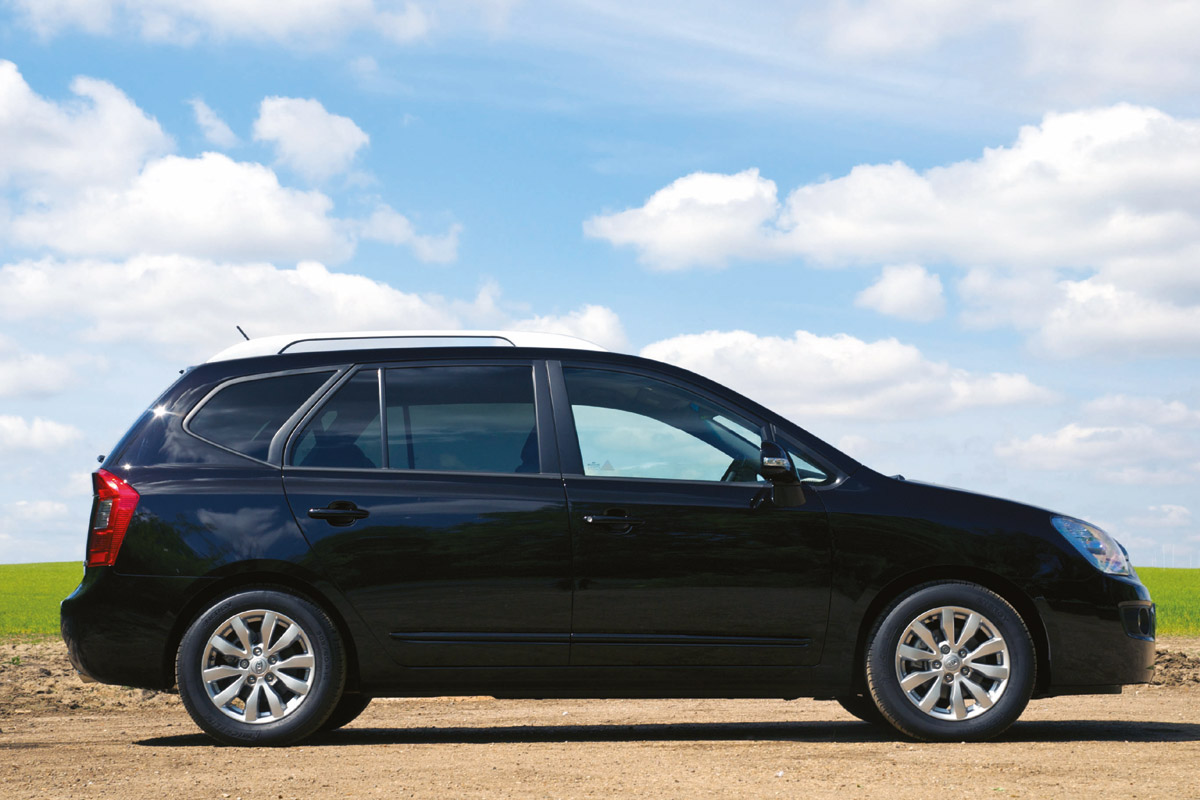 Kia Carens mpv profile