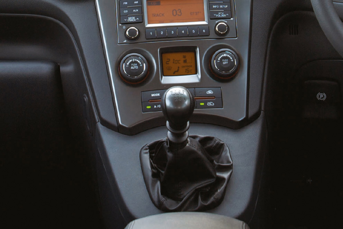 Kia Carens mpv interior detail