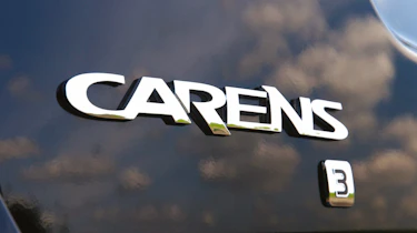 Kia Carens mpv badge