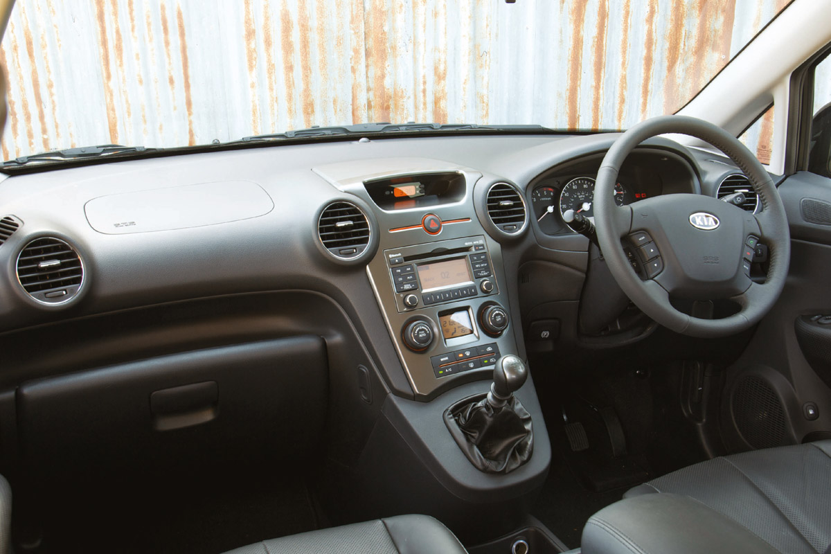 Kia Carens mpv dash