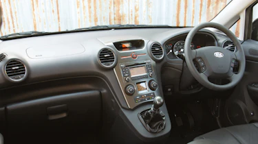 Kia Carens mpv dash