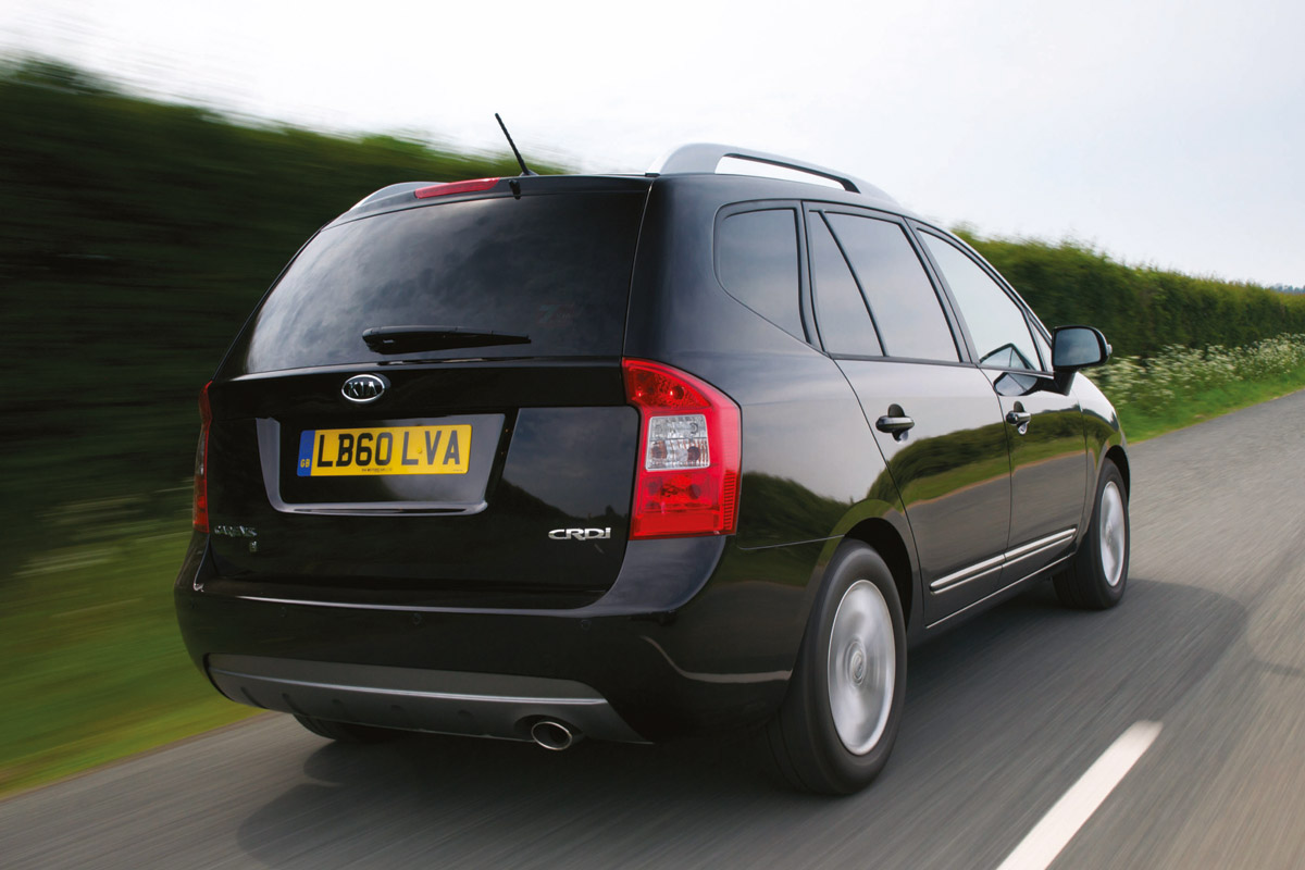 Kia Carens mpv rear tracking