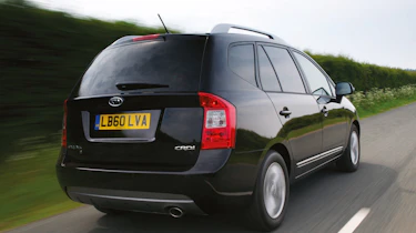 Kia Carens mpv rear tracking