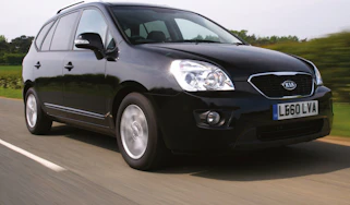 Kia Carens mpv front tracking