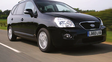 Kia Carens mpv front tracking