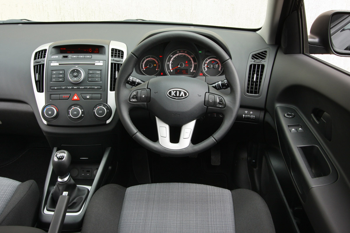Kia Cee'd SW estate dash
