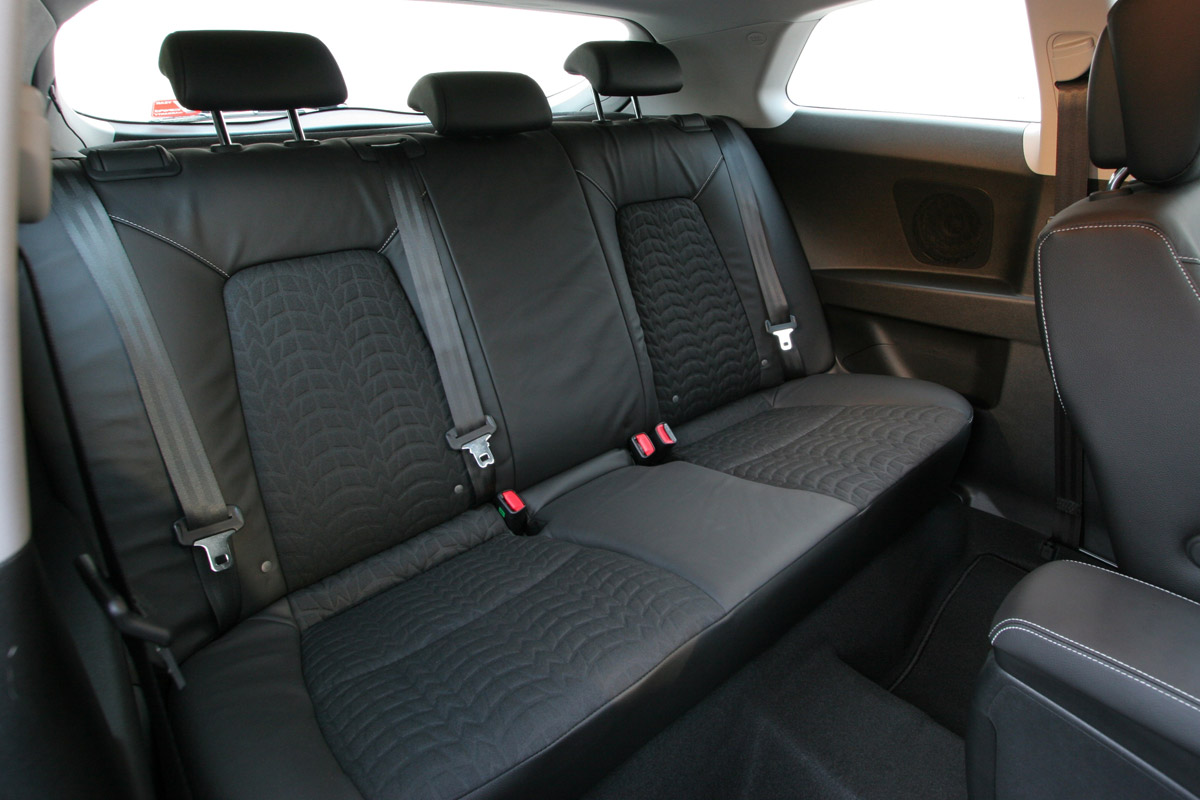 Kia Pro_cee'd hatchback rear seats